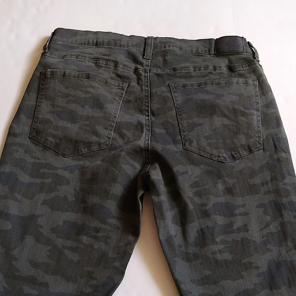 NWT Aero high rise jegging stretchy‎ camo skinny jeans 10